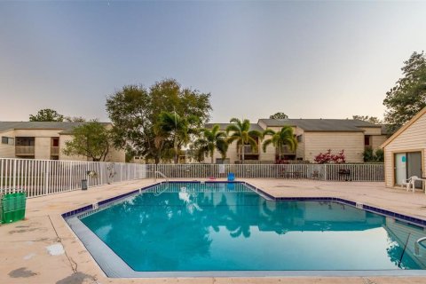 Condo in Largo, Florida, 1 bedroom № 2378050 - photo 11