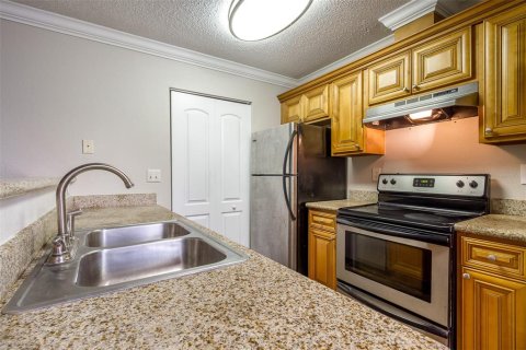 Condo in Largo, Florida, 1 bedroom № 2378050 - photo 5