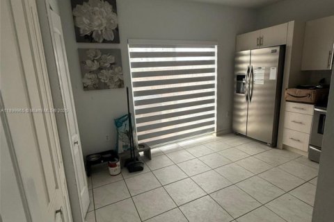 Townhouse in Miami, Florida 2 bedrooms, 104.98 sq.m. № 1952517 - photo 7