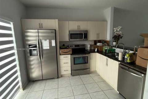 Townhouse in Miami, Florida 2 bedrooms, 104.98 sq.m. № 1952517 - photo 8