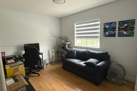 Townhouse in Miami, Florida 2 bedrooms, 104.98 sq.m. № 1952517 - photo 15