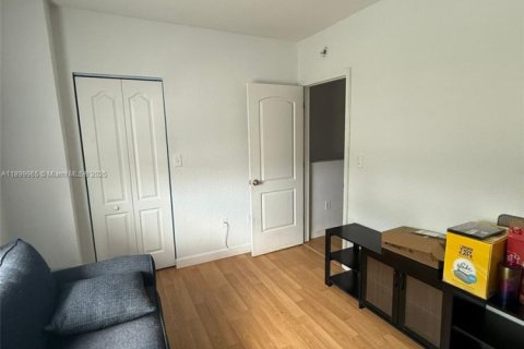 Townhouse in Miami, Florida 2 bedrooms, 104.98 sq.m. № 1952517 - photo 18