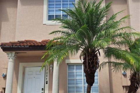 Townhouse in Miami, Florida 2 bedrooms, 104.98 sq.m. № 1952517 - photo 1