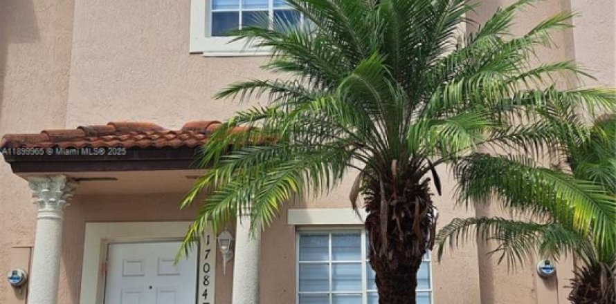 Townhouse in Miami, Florida 2 bedrooms, 104.98 sq.m. № 1952517