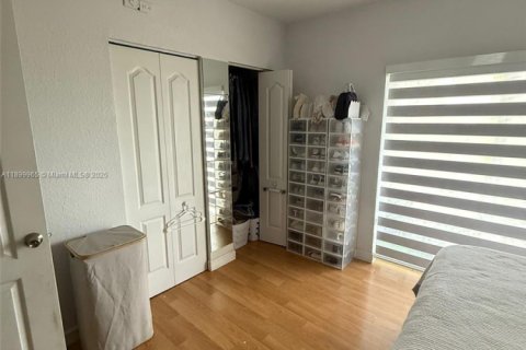 Townhouse in Miami, Florida 2 bedrooms, 104.98 sq.m. № 1952517 - photo 10