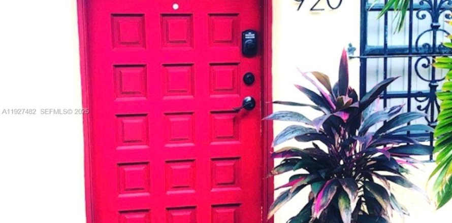 Таунхаус в Майами, Флорида 2 спальни, 75.62м2 № 1986288