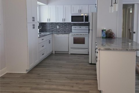 Apartamento en alquiler en Punta Gorda, Florida, 3 dormitorios, 151.71 m2 № 1661828 - foto 3