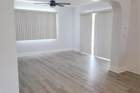 Apartamento en alquiler en Punta Gorda, Florida, 3 dormitorios, 151.71 m2 № 1661828 - foto 5