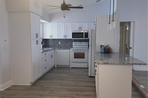 Apartamento en alquiler en Punta Gorda, Florida, 3 dormitorios, 151.71 m2 № 1661828 - foto 4