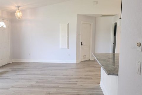 Apartamento en alquiler en Punta Gorda, Florida, 3 dormitorios, 151.71 m2 № 1661828 - foto 11