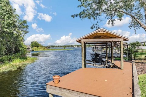 House in Land O' Lakes, Florida 4 bedrooms, 309.92 sq.m. № 2121137