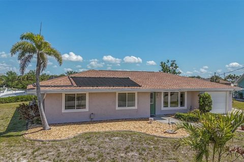 Villa ou maison à vendre à Port Charlotte, Floride: 3 chambres, 156.63 m2 № 1616945 - photo 1