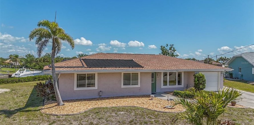 Villa ou maison à Port Charlotte, Floride 3 chambres, 156.63 m2 № 1616945