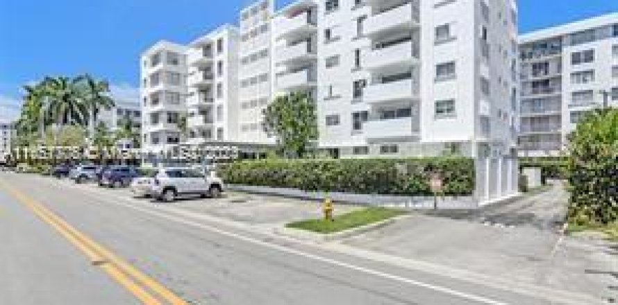 Condo in Bay Harbor Islands, Florida, 1 bedroom  № 1729648