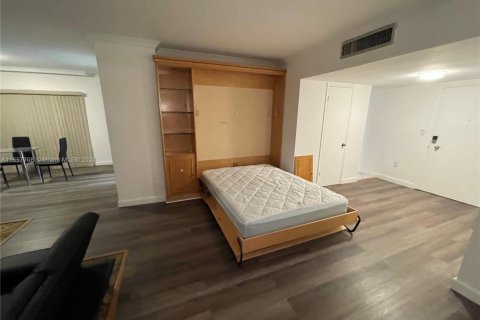 Condo in Bay Harbor Islands, Florida, 1 bedroom  № 1729648 - photo 24