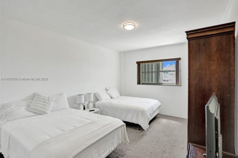 Condo in Bay Harbor Islands, Florida, 1 bedroom  № 1729648 - photo 16