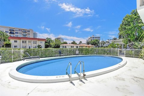 Condo in Bay Harbor Islands, Florida, 1 bedroom  № 1729648 - photo 29