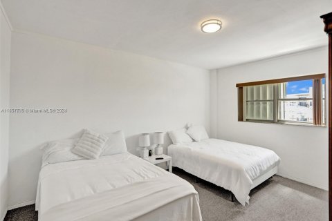 Condo in Bay Harbor Islands, Florida, 1 bedroom  № 1729648 - photo 17