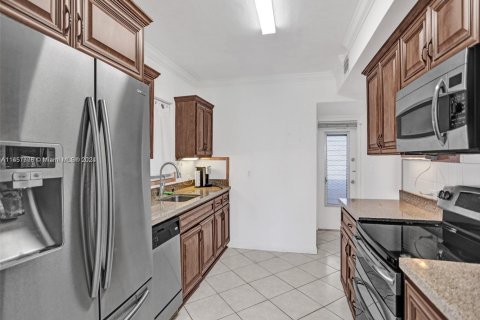 Condo in Bay Harbor Islands, Florida, 1 bedroom  № 1729648 - photo 13