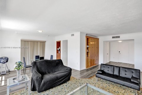 Condo in Bay Harbor Islands, Florida, 1 bedroom  № 1729648 - photo 7