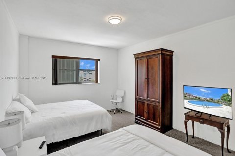 Condo in Bay Harbor Islands, Florida, 1 bedroom  № 1729648 - photo 18