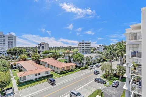 Condo in Bay Harbor Islands, Florida, 1 bedroom  № 1729648 - photo 27