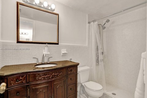 Condo in Bay Harbor Islands, Florida, 1 bedroom  № 1729648 - photo 20