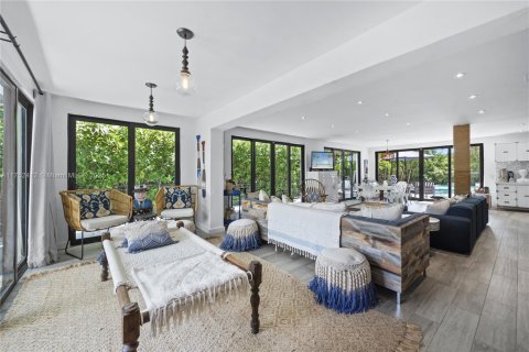 Casa en alquiler en Miami, Florida, 3 dormitorios, 199.28 m2 № 1959864 - foto 9