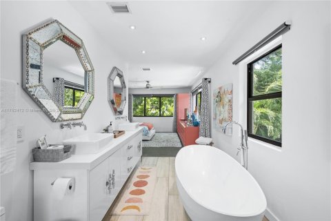 Casa en alquiler en Miami, Florida, 3 dormitorios, 199.28 m2 № 1959864 - foto 19