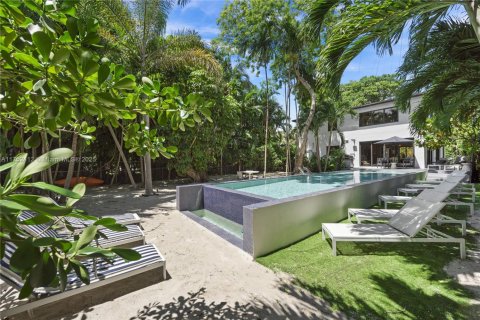 Casa en alquiler en Miami, Florida, 3 dormitorios, 199.28 m2 № 1959864 - foto 3