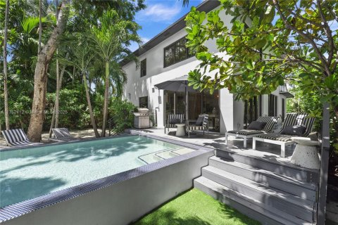 Casa en alquiler en Miami, Florida, 3 dormitorios, 199.28 m2 № 1959864 - foto 5