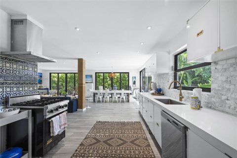 Casa en alquiler en Miami, Florida, 3 dormitorios, 199.28 m2 № 1959864 - foto 8