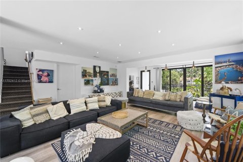 Casa en alquiler en Miami, Florida, 3 dormitorios, 199.28 m2 № 1959864 - foto 11