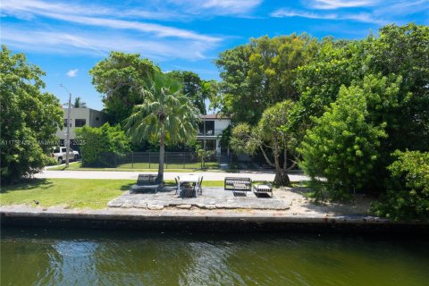 Casa en alquiler en Miami, Florida, 3 dormitorios, 199.28 m2 № 1959864 - foto 27