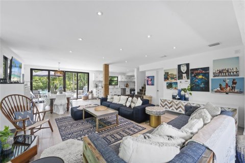 Casa en alquiler en Miami, Florida, 3 dormitorios, 199.28 m2 № 1959864 - foto 7