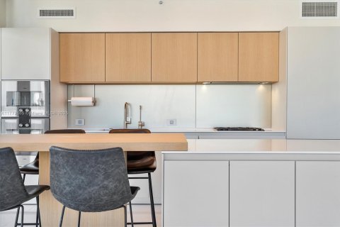 Condo in Miami Beach, Florida, 2 bedrooms  № 1868481 - photo 2