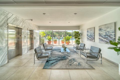 Condominio en venta en Hallandale Beach, Florida, 2 dormitorios, 120.77 m2 № 1811285 - foto 5