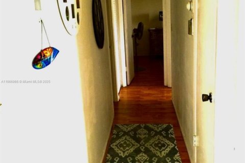 Condominio en venta en Hallandale Beach, Florida, 2 dormitorios, 120.77 m2 № 1811285 - foto 10