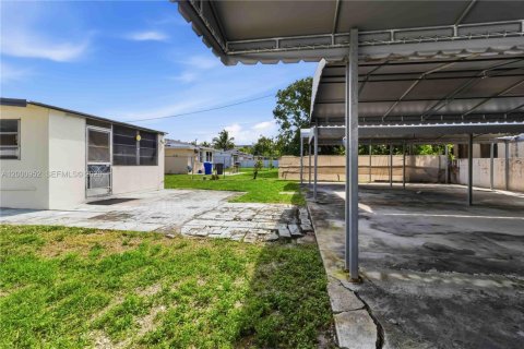 House in Hollywood, Florida 2 bedrooms, 118.91 sq.m. № 2066532 - photo 22