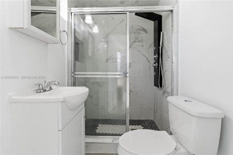 House in Hollywood, Florida 2 bedrooms, 118.91 sq.m. № 2066532 - photo 16