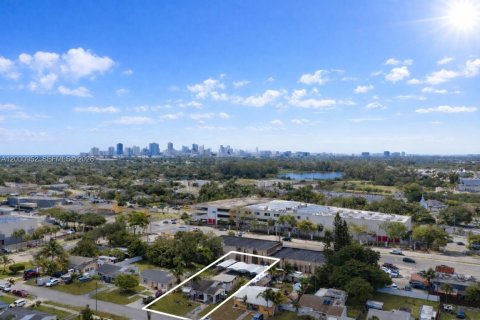 House in Hollywood, Florida 2 bedrooms, 118.91 sq.m. № 2066532 - photo 27