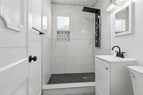 House in Hollywood, Florida 2 bedrooms, 118.91 sq.m. № 2066532 - photo 14