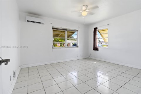 House in Hollywood, Florida 2 bedrooms, 118.91 sq.m. № 2066532 - photo 9