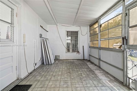 House in Hollywood, Florida 2 bedrooms, 118.91 sq.m. № 2066532 - photo 17