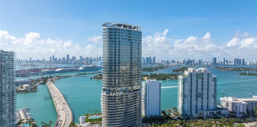 Condominio en Miami Beach, Florida, 1 dormitorio № 1860652