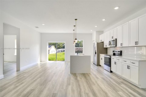 House in Ocala, Florida 4 bedrooms № 1727542 - photo 3