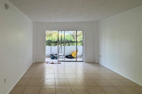 Copropriété à vendre à Lauderhill, Floride: 2 chambres, 90.3 m2 № 2083567 - photo 2