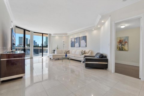 Condo in Aventura, Florida, 2 bedrooms  № 2174667 - photo 4
