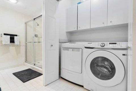 Condo in Aventura, Florida, 2 bedrooms  № 2174667 - photo 22