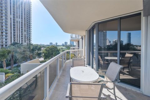 Condo in Aventura, Florida, 2 bedrooms  № 2174667 - photo 28